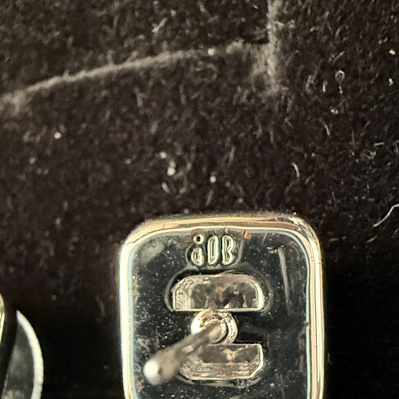 Elegant Silver Stud Earrings - Picture 6 of 8